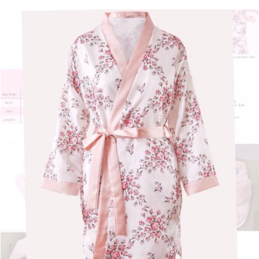 Morgan Lane x FabFitFun Floral Satin Robe - Pink and White